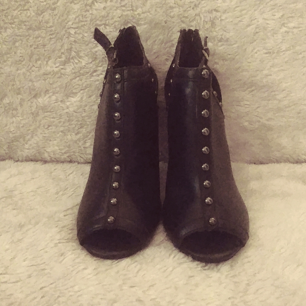Vera by Vera Wang Black Studded Open Toe Heels